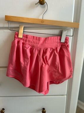 EUC lululemon Hotty Hot LR 4” sz4 in Raspberry cream